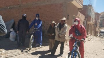 Llegaron con ayuda hasta el lugar en el que vive.