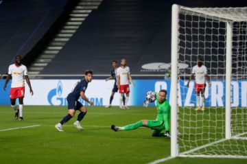 El jugador español Juan Bernat anotó el tercer gol del PSG.