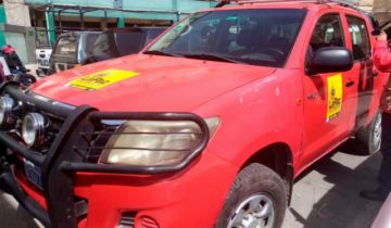 La Paz: Atrapan a dos funcionarios en estado inconveniente en vehículo de la Alcaldía