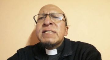 El padre Miguel Albino comparte su oración en miércoles