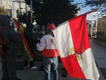 Los cívicos estaban en la Plaza 10 de Noviembre