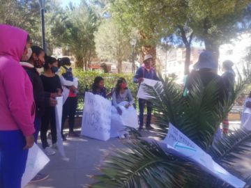 Protesta de los vecinos cuando se realizaba la audiencia