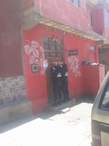 Hallaron bebidas alcohólicas en el interior.