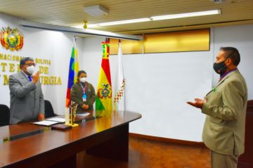 Rafael Enrique Soria Pinaya, es licenciado en Administración de Empresas de la Universidad Técnica de Oruro-UTO
