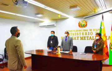 Rafael Enrique Soria Pinaya, es licenciado en Administración de Empresas de la Universidad Técnica de Oruro-UTO