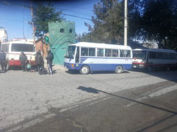 Las filas para gas licuado y combustible son larguísimas.