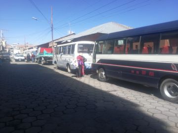 Las filas para gas licuado y combustible son larguísimas.