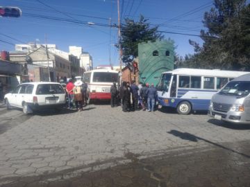 Las filas para gas licuado y combustible son larguísimas.