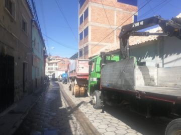 Las filas para gas licuado y combustible son larguísimas.