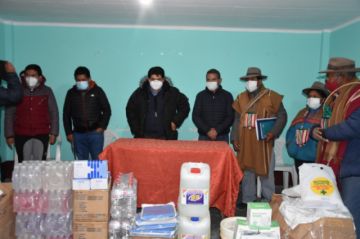 También entregó kits de medicamentos, material de bioseguridad e insumos de desinfección.