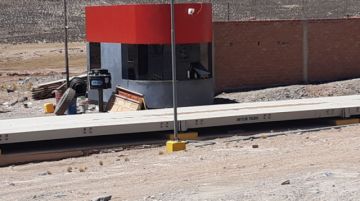 Encontramos una báscula y vemos cómo funciona