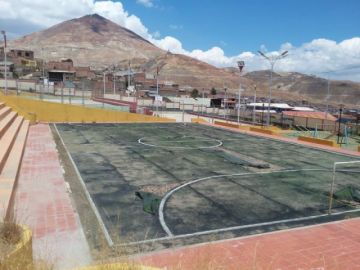 Campos deportivos de la zona alta.
