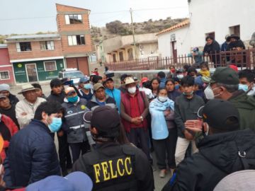 Concentración de vecinos en Yocalla