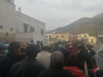 Concentración de vecinos en Yocalla
