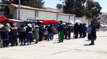Así de bloqueadas están las calles de acceso al cementerio general.