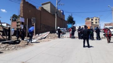 Así de bloqueadas están las calles de acceso al cementerio general.