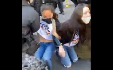 Policía echa por la fuerza a manifestantes que exigen respeto a los dos tercios
