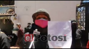 Familiares de fallecidos covid amenazan con desenterrar a sus parientes