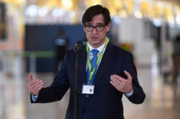 España: Ministro de Sanidad se disculpa por asistir a un evento social en plena pandemia