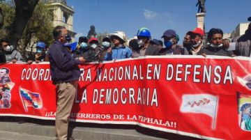 Coordinadora afín al MAS pide cambiar la Constitución para crear milicias armadas