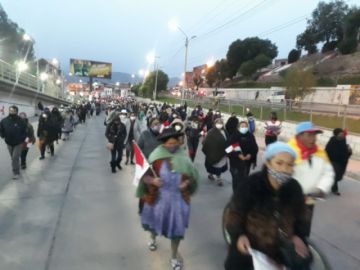 Así comienzan a llegar hasta el Puente de la Dignidad
