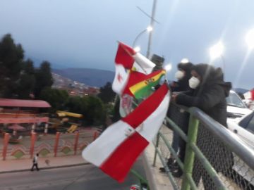 Así comienzan a llegar hasta el Puente de la Dignidad