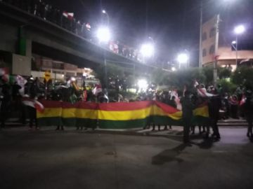 Así comienzan a llegar hasta el Puente de la Dignidad