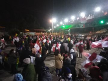 Así comienzan a llegar hasta el Puente de la Dignidad