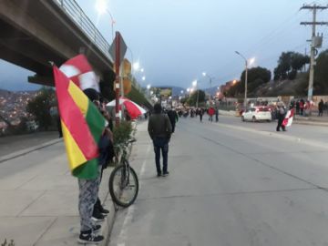 Así comienzan a llegar hasta el Puente de la Dignidad