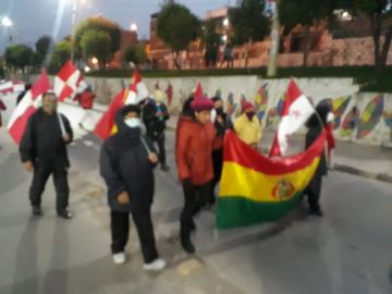 Así comienzan a llegar hasta el Puente de la Dignidad