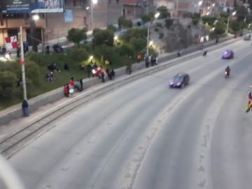 Así comienzan a llegar hasta el Puente de la Dignidad