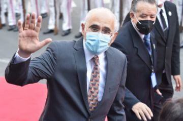 Delegaciones y organizaciones llegan para el acto de posesión de Arce.