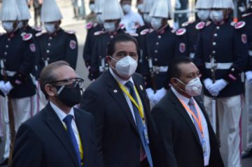 Delegaciones y organizaciones llegan para el acto de posesión de Arce.