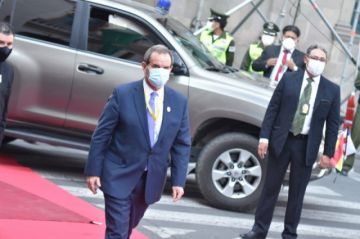 Delegaciones y organizaciones llegan para el acto de posesión de Arce.
