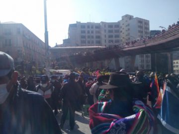 Delegaciones y organizaciones llegan para el acto de posesión de Arce.
