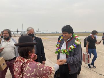 Morales viaja junto con Álvaro García Linera. 