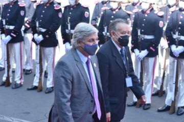 Delegaciones y organizaciones llegan para el acto de posesión de Arce.