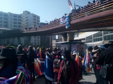Delegaciones y organizaciones llegan para el acto de posesión de Arce.