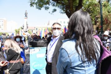 Delegaciones y organizaciones llegan para el acto de posesión de Arce.