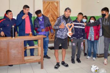 El centro de Acogida Nuevos Horizontes recibe la visita de los jugadores de Real Potosí. FOTO SEDEGES