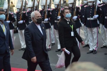 Delegaciones y organizaciones llegan para el acto de posesión de Arce.