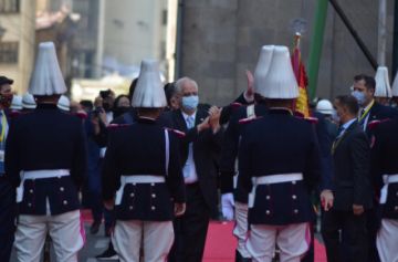 Delegaciones y organizaciones llegan para el acto de posesión de Arce.
