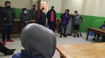 El centro de Acogida Nuevos Horizontes recibe la visita de los jugadores de Real Potosí. FOTO SEDEGES