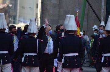 Delegaciones y organizaciones llegan para el acto de posesión de Arce.