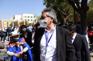 Delegaciones y organizaciones llegan para el acto de posesión de Arce.