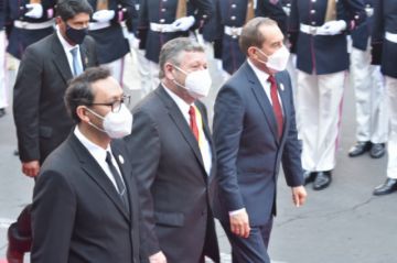 Delegaciones y organizaciones llegan para el acto de posesión de Arce.