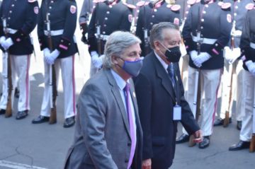Delegaciones y organizaciones llegan para el acto de posesión de Arce.