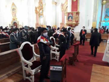 Primero fue la ceremonia de ofrenda a la Pachamama, después el te deum