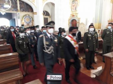 Primero fue la ceremonia de ofrenda a la Pachamama, después el te deum
