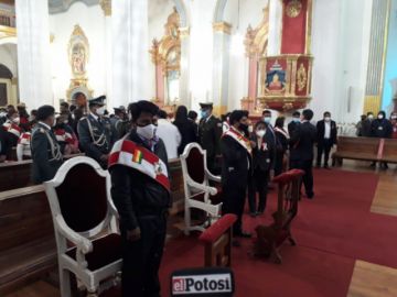 Primero fue la ceremonia de ofrenda a la Pachamama, después el te deum